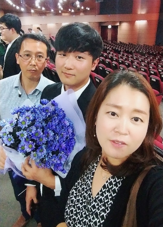 뇌사장기기증자 이주용 씨. 좌측부터 아버지, 이주용님, 어머니