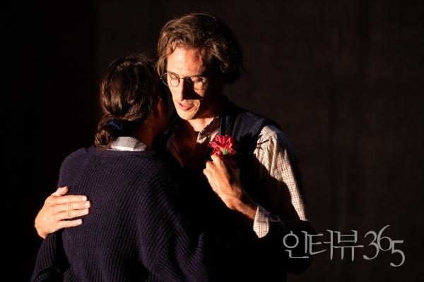 피지컬 시어터 'BIRTH' 공연 사진. /사진=우란문화재단