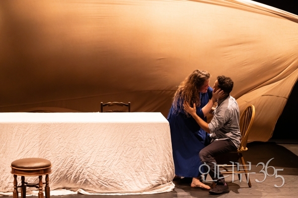 피지컬 시어터 'BIRTH' 공연 사진. /사진=우란문화재단