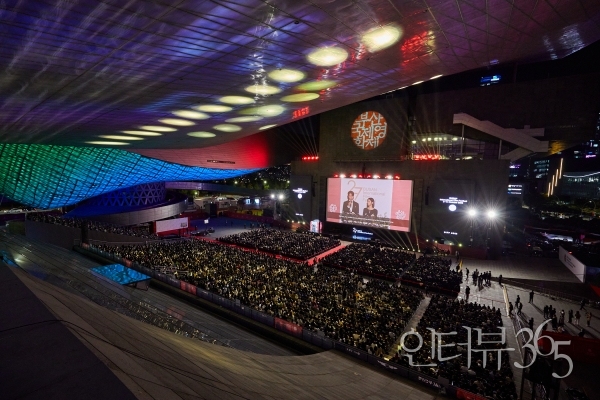 5일 진행된 제27회 부산국제영화제 개막식/사진=BIFF<br>