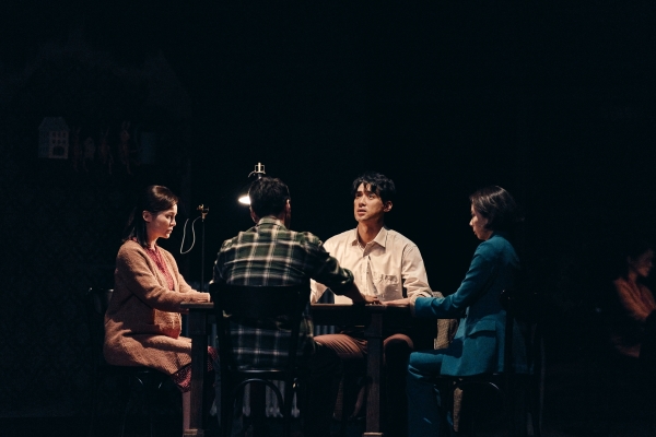 연극 '2시 22분' 공연 장면./사진= 신시컴퍼니