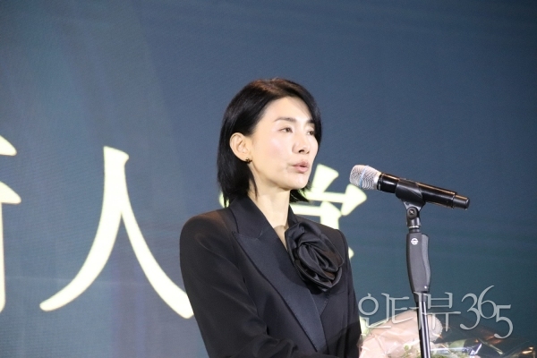 24일&nbsp;(재)신영균예술문화재단이 주최하는 ‘제13회 아름다운예술인상’ 독립영화상을 수상한 배우 김서형/사진=인터뷰365<br>