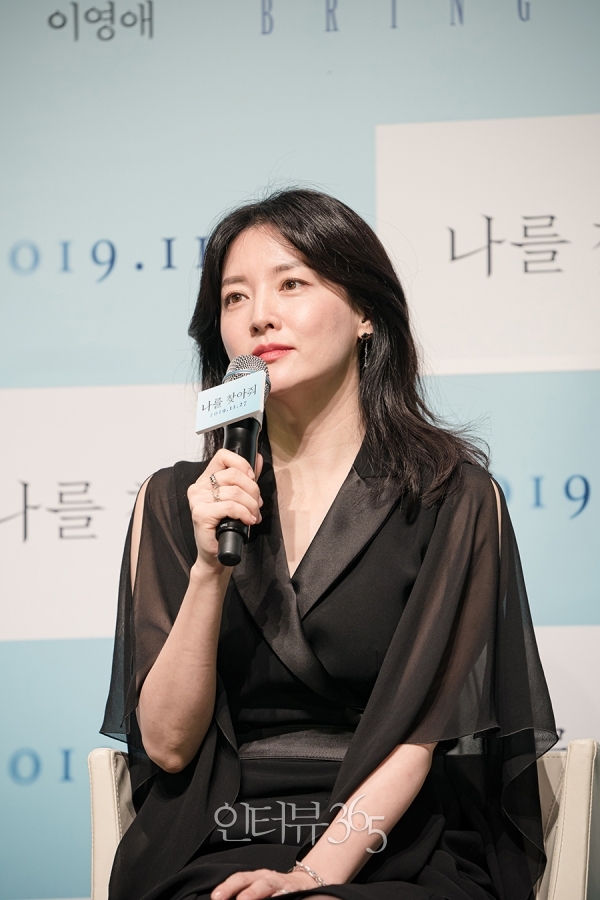 영화 '나를 찾아줘'로 14년 만에 스크린에 복귀하는 배우 이영애/사진=워너브러더스 코리아