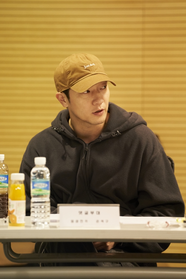 영화 '댓글부대'(가제) 촬영에 돌입한 배우 손석구/사진=에이스메이커무비웍스<br>