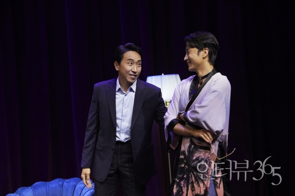 동성 결혼이 합법이 된 2019년 '아이바(오용)'는 배우인 남편 '카스(정환)'를 위해 소장하고 있는 미국 사진작가 로버트 메이플소프의 작품을 팔아 마음에도 없는 연극 공연을 올리고 있다.