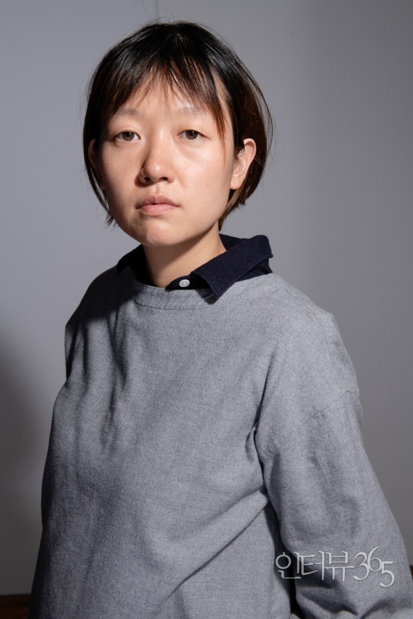 영화 '패스트 라이브즈'의 셀린 송 감독/사진=Matthew Dunivan, CJ ENM<br>