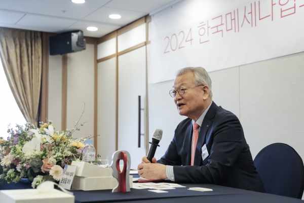 윤영달 한국메세나협회 신임회장(크라운해테제과그룹 회장)이 12일 서울 중구 한국프레스센터에서 진행된 취임기자간담회에서 말하고 있다./사진=한국메세나협회