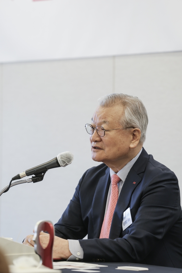 윤영달 한국메세나협회 신임회장(크라운해테제과그룹 회장)이 12일 서울 중구 한국프레스센터에서 진행된 취임기자간담회에서 말하고 있다./사진=한국메세나협회