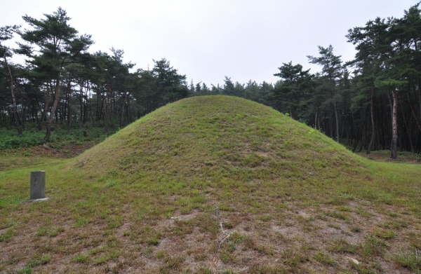 경주 진지왕릉 정면/출처= 문화재청