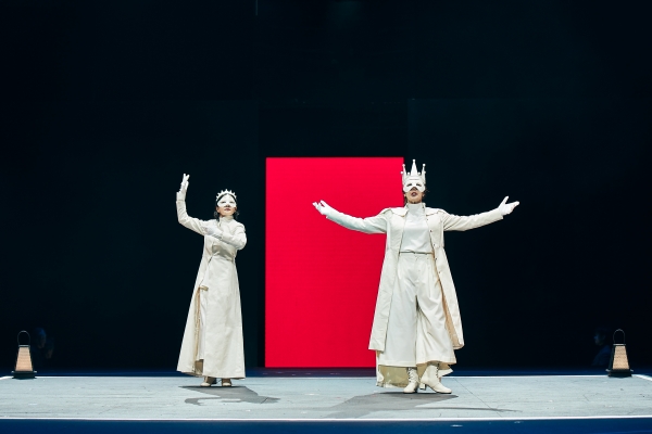 [2024연극햄릿] 공연 사진_ 전수경(배우 1), 이항나(배우 2)