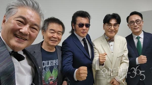 개막작 '러브 라이즈 블리딩'의 배우 안나 바리시니코프
