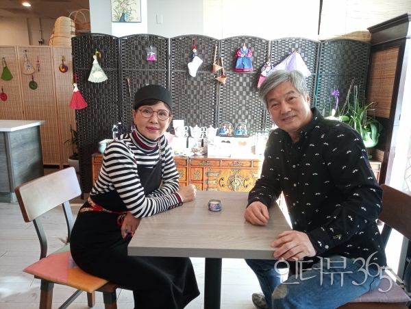 미국 로스엔젤레스(LA)에서 48년만에 재회한 배우 한지일과 나오미/사진=한지일 제공