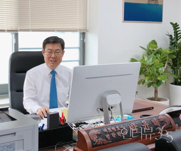 검사와 변호사로, 법의 창과 방패를 모두 마스터한 전천후 법률 전문가 박윤해 대표/사진=법무법인 백송 제공