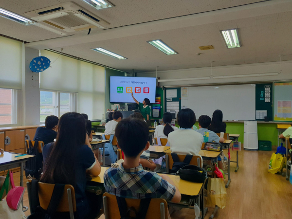 [붙임] 청소년 영상물 바로보기 프로그램 현장 사진 (1)