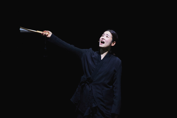 이자람 판소리 '눈, 눈, 눈' 공연 장면. 고전 문학을 전통 판소리로 창작·변주하며 판소리의 새로운 길을 개척해 온 소리꾼 이자람의 신작 '눈, 눈, 눈'이 5년만에 초연되었다. / 사진=LG아트센터 서울_StidioAL