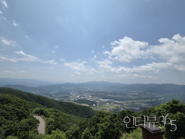 펀치볼 을지전망대에서 바라본