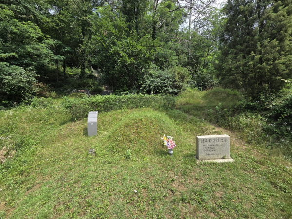 망우역사문화공원 박인환 시인묘