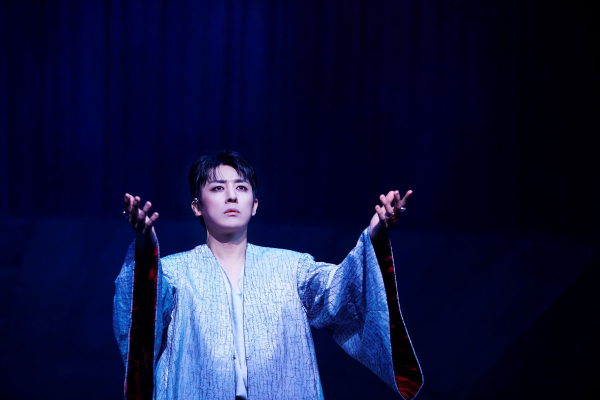 연극 '킬링시저' 공연 사진. '시저(손호준)'는 사람의 이름이라기보다 ‘황제’, ‘군주 독재’, ‘군주 전제’, ‘절대 권력’의 의미로 쓰인다.