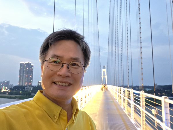 여주 남한강출렁다리에서