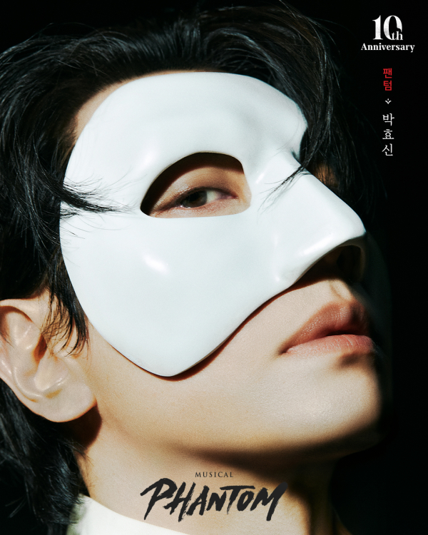 뮤지컬 '팬텀' 10주년 공연 사진. 작곡 및 작사를 맡은 모리 예스톤은 선한 의도를 가졌으나 비극적인 상황에 처한 '연민'할 수 있는 주인공 '팬텀(박효신)'을 그려낸다.