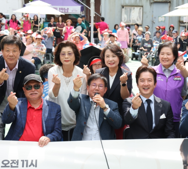 마포주민들과 함께한 정준호, 마포구청장, 김흥국