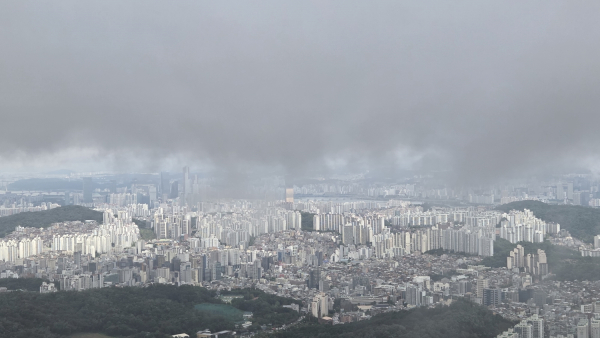 관악산에서 내려다본 봉천동 한강과 여의도