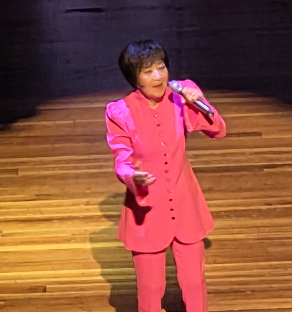 산넘어 남촌 박재란 가수