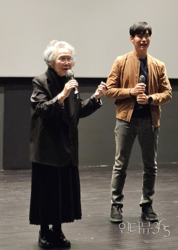 영화 ‘미쓰 박’ 시사회에서 박정자 대배우와 유준상 감독./사진=정중헌