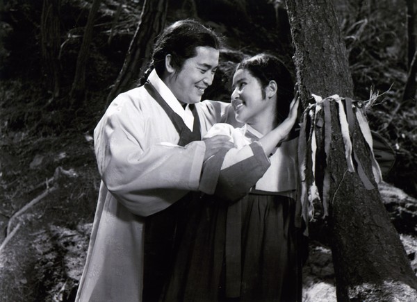 영화 '강화도령' 장면. 배우 신영균, 최은희