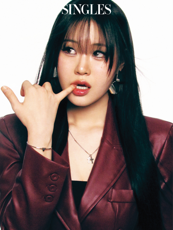 엄지윤 '싱글즈' 12월호 화보./사진=싱글즈