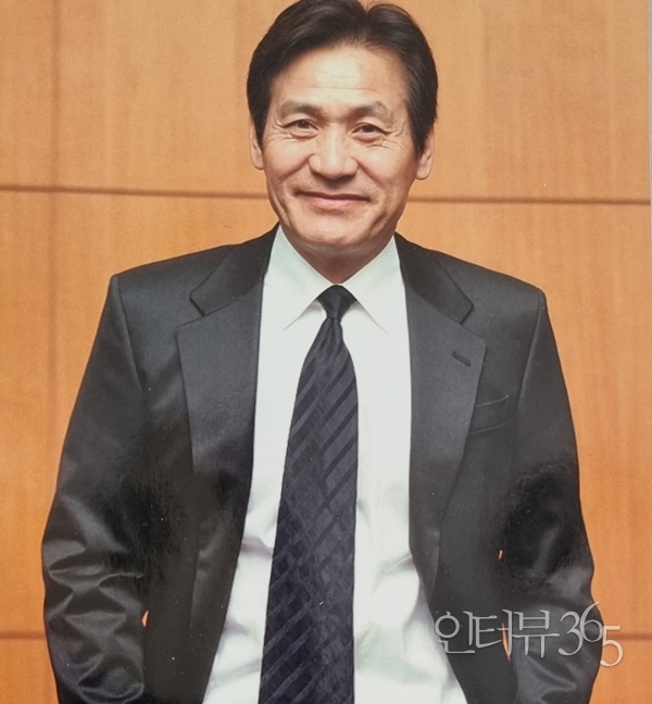 '국민 배우' 안성기<br>
