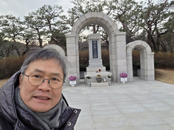 현충원 무명학도병위령비에서