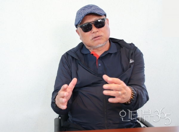 영화제작사 '흥.픽쳐스'를 세우고 영화제작에도 활동 반경을 넓힌 가수 김흥국./사진=인터뷰365<br>
