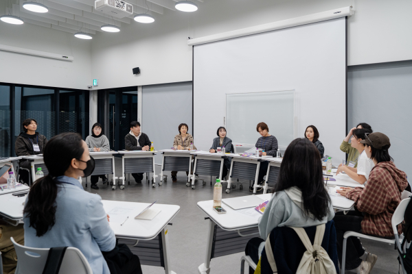 서울문화재단 예술인 대상으로 스토리워크숍을 진행하고 있다.(사진 제공: 서울문화재단)