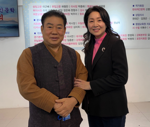 베스트 작가상 수상식 날 김기춘 시인과 함께