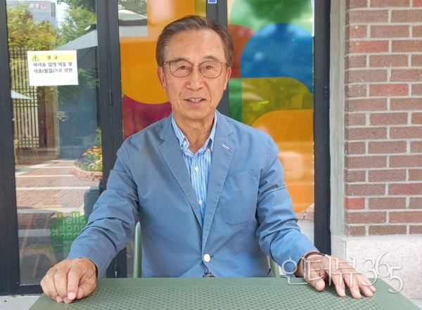 허남정 제10회 조선통신사 단장(전 한일경제협회 전무이사)이 지난 27일 서울 중구 정동길 카페정담에서 제10회 조선통신사의 길 걷기 대장정에 대해 설명하고 있다./사진=박현수 편집위원<br>