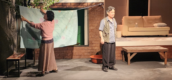 연극 ‘이사’ 공연 장면